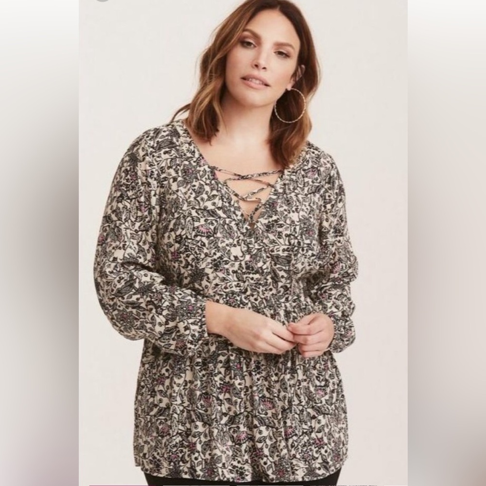Torrid lace up blouse size 1X
